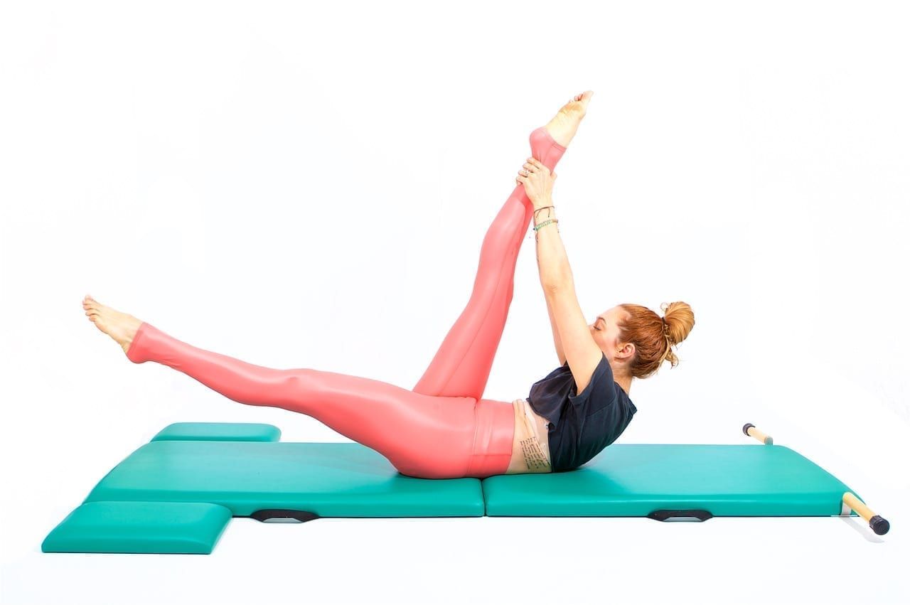 Single Straight Leg Stretch on the Mat - Online Pilates Classes