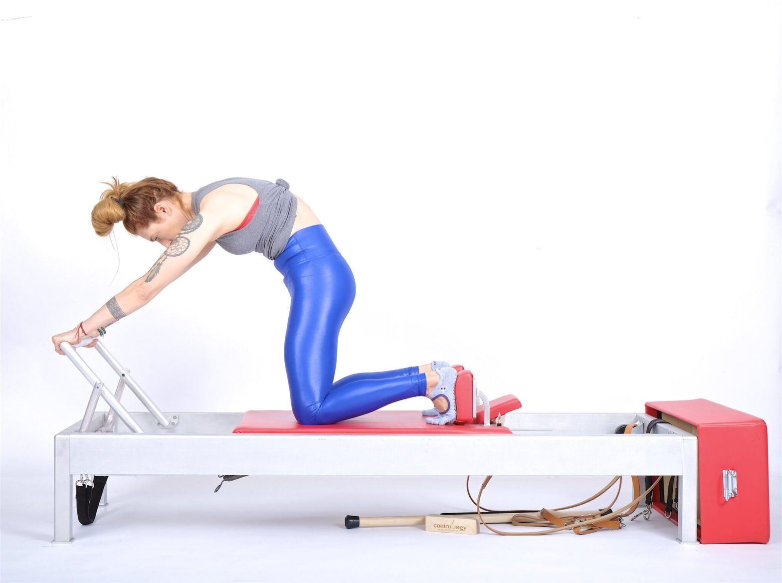 Knee Stretches Round Back on the Reformer - Online Pilates Classes